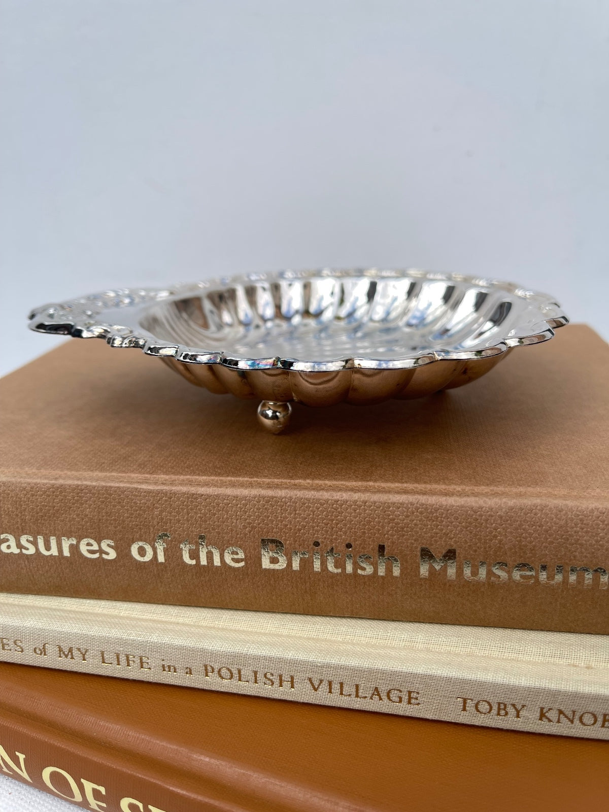 Vintage Leonard footed Silver plated Seashell serving Dish, Scalloped Edge Tray