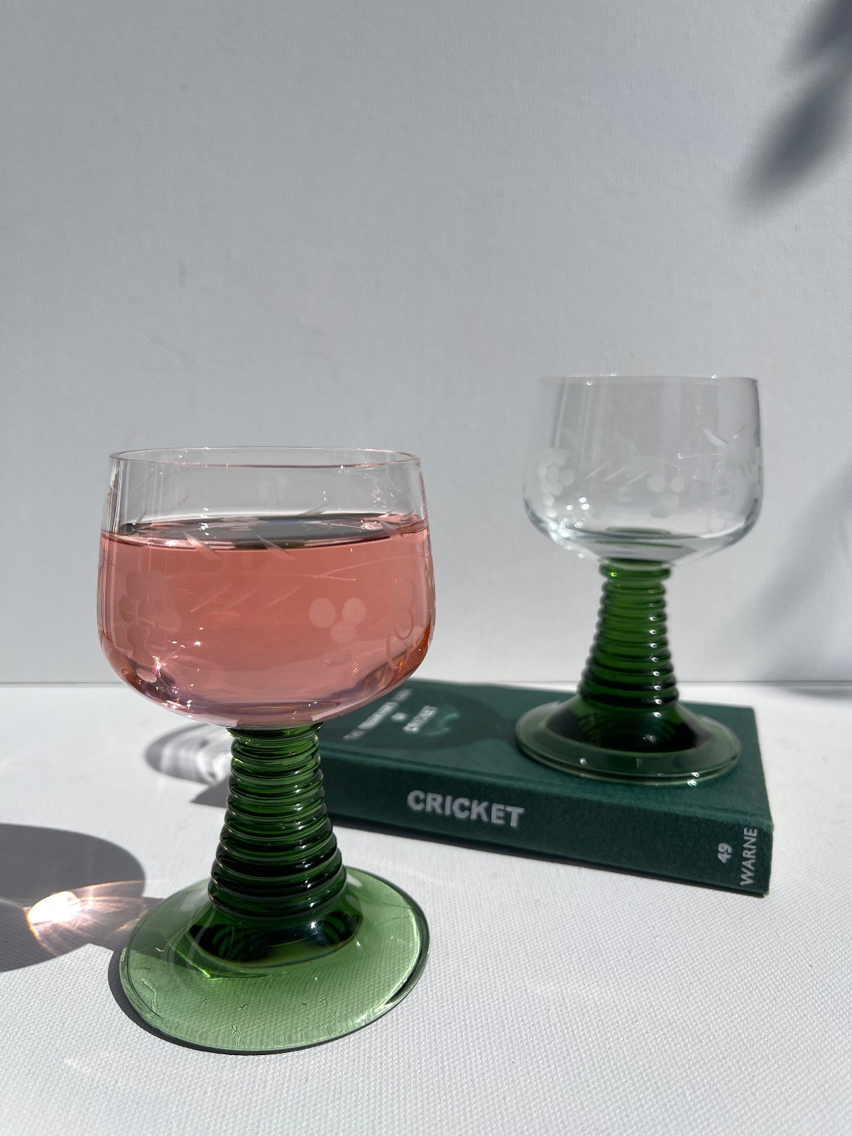 Set of 2 vintage green beehive stemmed wine glasses with etched design, retro textured glassware, Mid Century Modern barware, vintage cocktail glasses, elegant table setting and collectible retro drinkware.