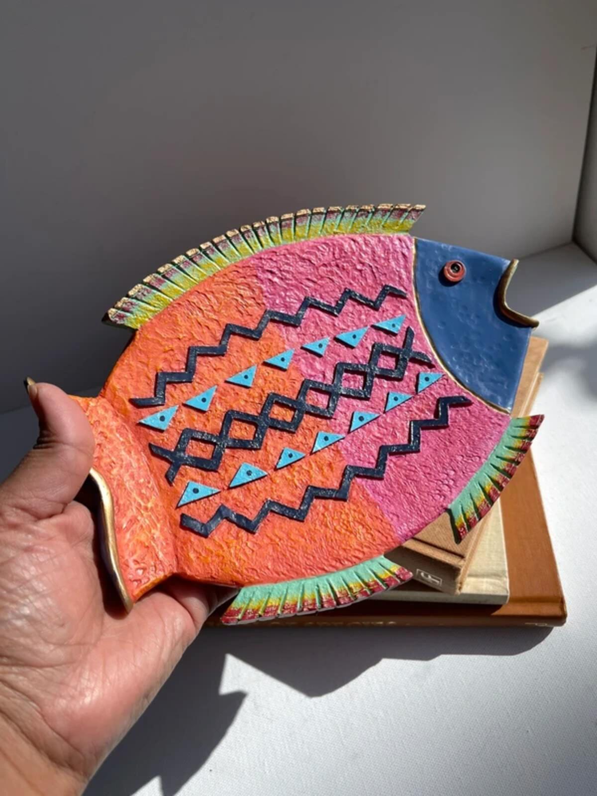 Vintage Y2K 90s tropical fish wall plaque | handpainted polyresin colourful art