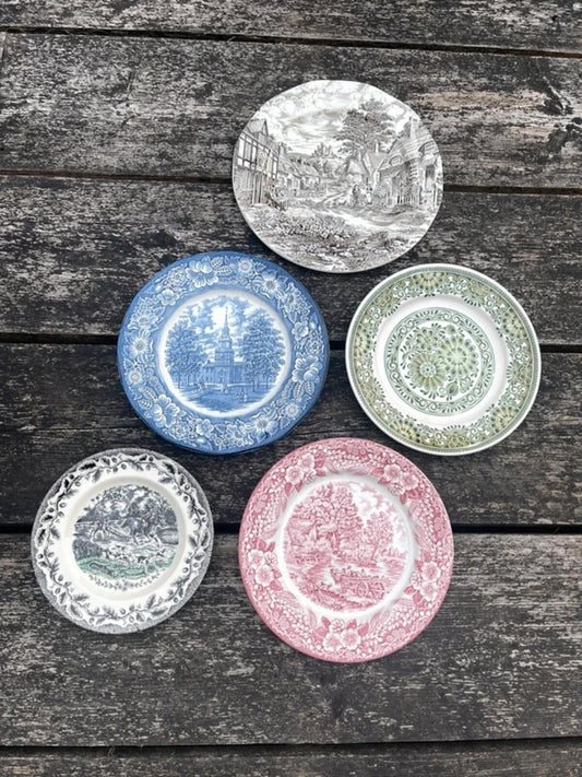 Curated vintage transferware wall plate collection, ready-to-hang decorative blue and white china for gallery wall display, English cottagecore home decor, grandmillennial styling, farmhouse kitchen and dining room wall art.
