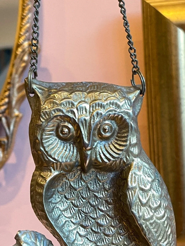 Vintage solid brass owl key holder with original hanging chain and 5 hooks, decorative wall mounted key rack, whimsical owl wall hooks for entryway, hallway or kitchen, cottagecore home decor and vintage brass storage.