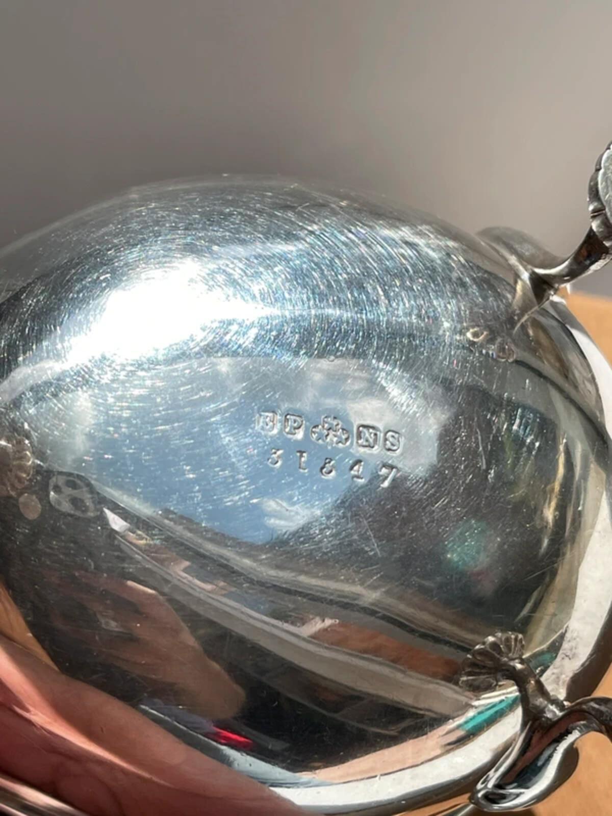 Antique silver plated footed gravy/sauce boat home decor tableware