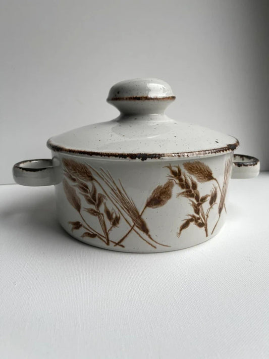 Vintage 1970s Midwinter Stonehenge Wild Oats lidded vegetable tureen, English stoneware casserole serving bowl, Mid Century Modern tableware, rustic farmhouse kitchen decor and collectible vintage pottery.