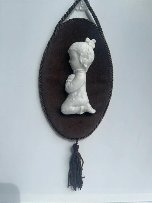 Vintage oval wooden wall plaque with Capodimonte porcelain praying child, Italian religious wall decor, handcrafted devotional artwork, traditional vintage home decor and collectible Catholic gift.