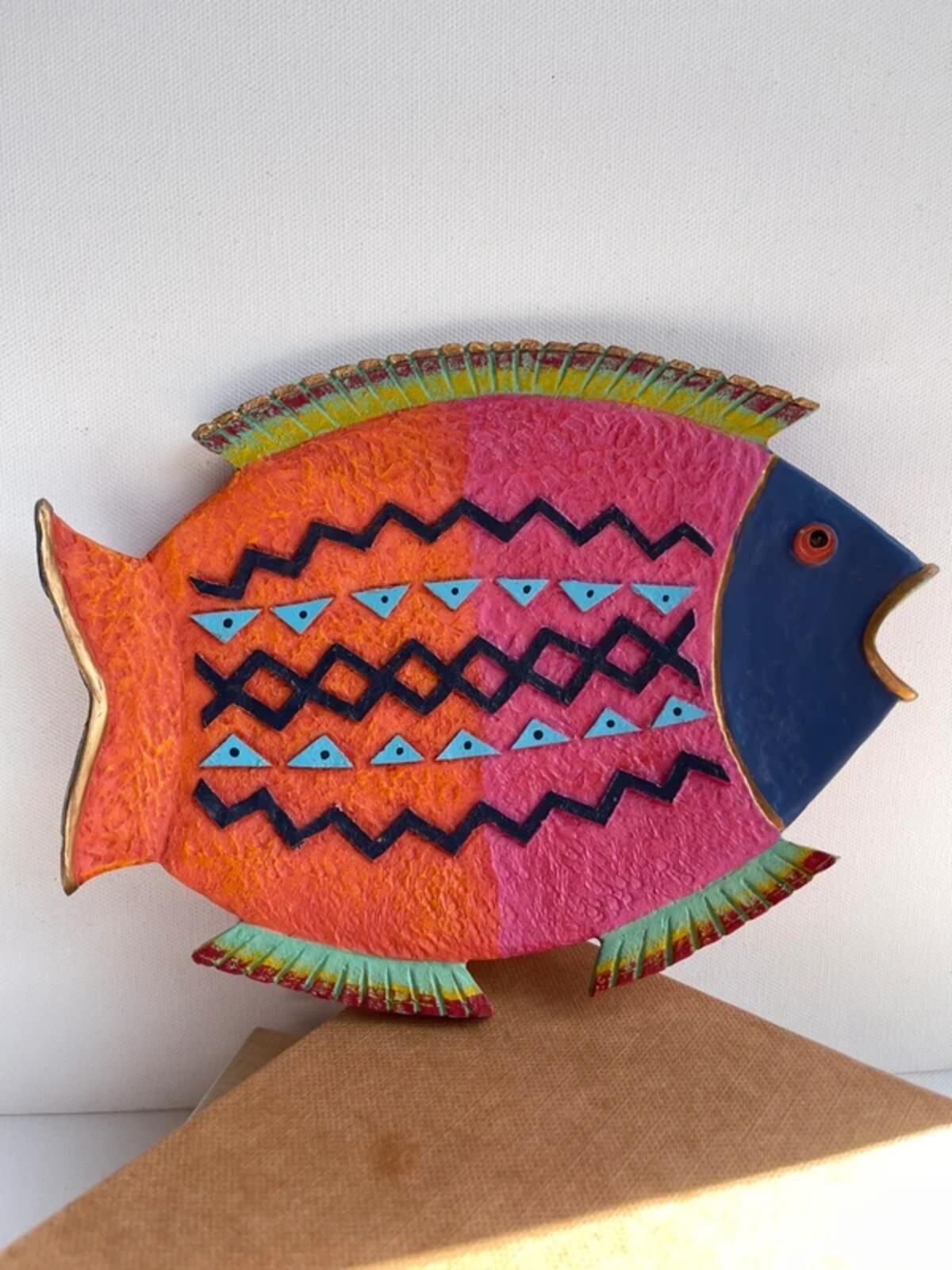 Vintage Y2K 90s tropical fish wall plaque | handpainted polyresin colourful art