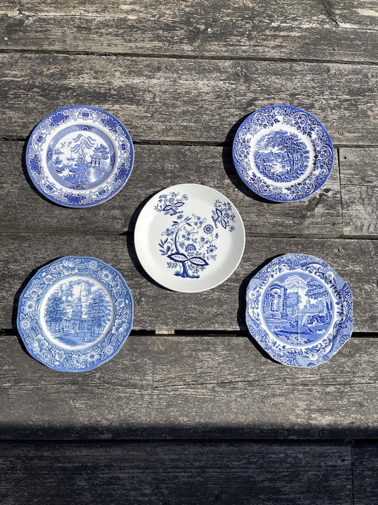 Curated vintage blue and white wall plate collection, ready-to-hang decorative china for gallery wall display, English cottagecore home decor, grandmillennial styling, farmhouse kitchen and dining room wall art.