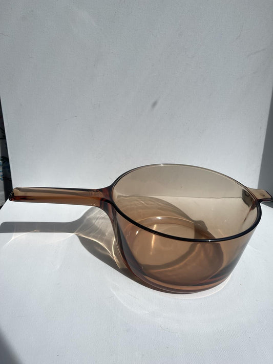 Vintage Corning Visions Vision Ware 2.5 litre amber glass cooking pot with matching lid, transparent glass ceramic casserole, retro kitchen cookware, collectible Corning cookware and Mid Century Modern kitchen decor.