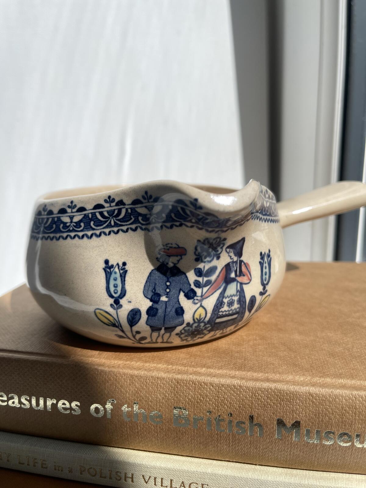 Johnson Bros Hearts & Flowers Staffordshire Old Granite Handled GRAVY BOAT