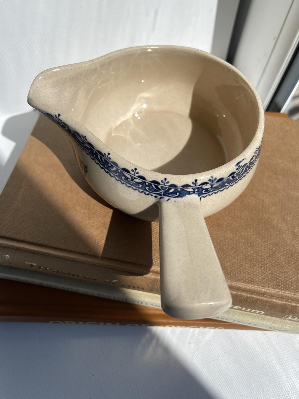 Johnson Bros Hearts & Flowers Staffordshire Old Granite Handled GRAVY BOAT