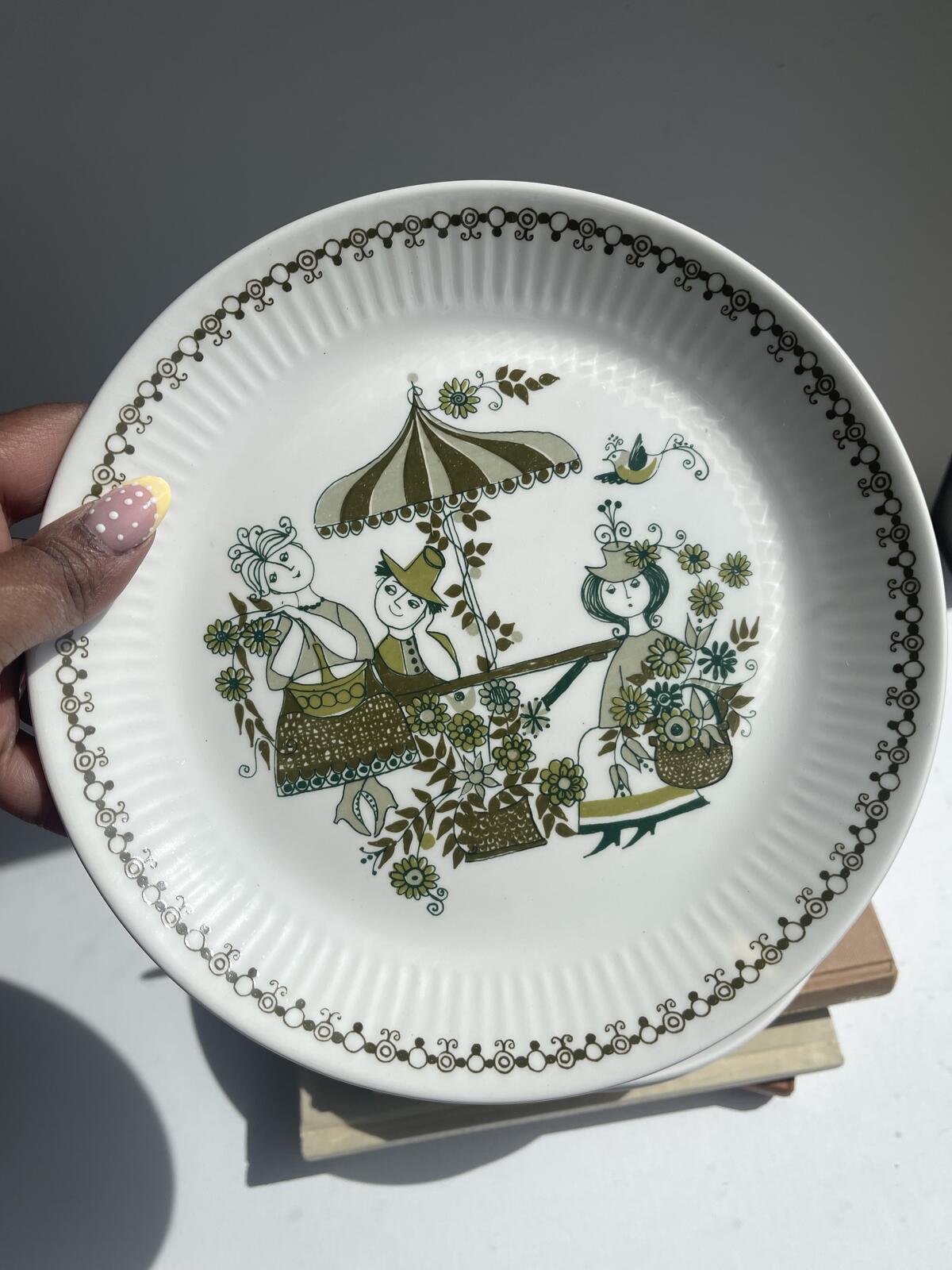 Set of 4 vintage Figgjo Flint Norway breakfast and salad plates, 1960s Turi Market design, Scandinavian mid-century modern ceramic tableware, retro kitchen decor, collectible Norwegian dinnerware.