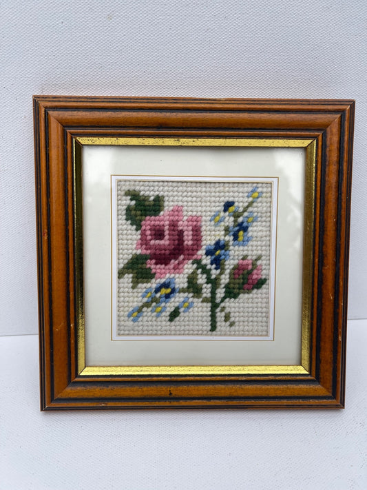 Vintage framed floral needlepoint wall art with hand-stitched embroidered flowers, cottagecore home decor, traditional botanical textile artwork, rustic farmhouse wall hanging and charming vintage gallery wall accent.