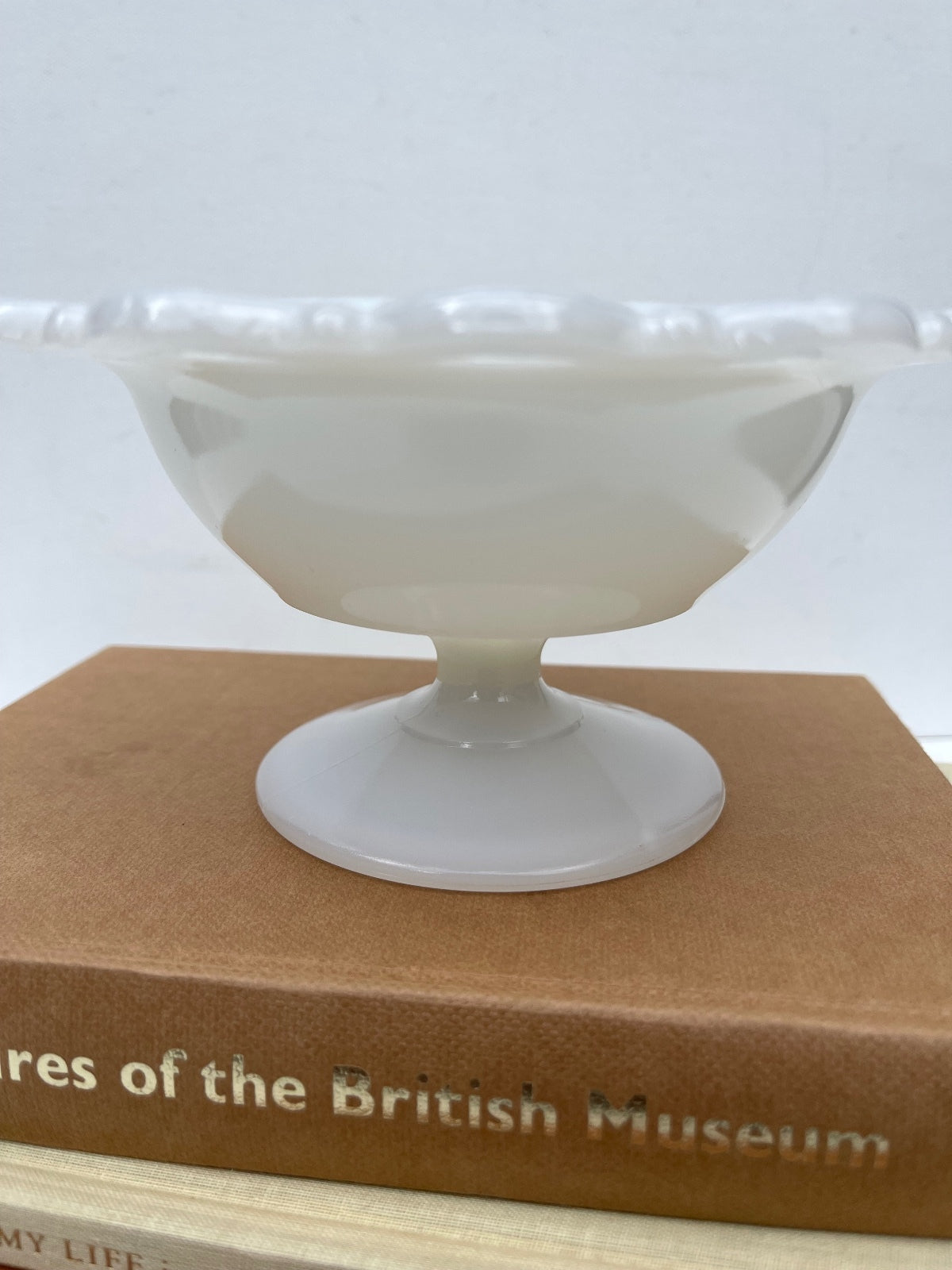 Vintage Anchor Hocking Milk glass Old Colony Open Lace Serving bowl