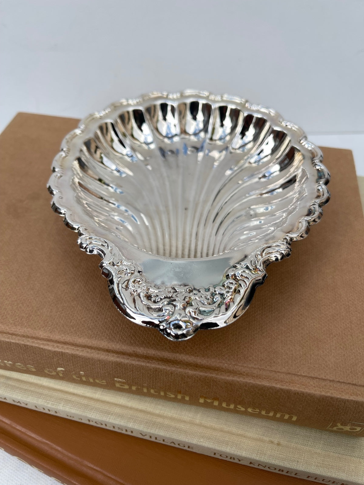 Vintage Leonard footed Silver plated Seashell serving Dish, Scalloped Edge Tray
