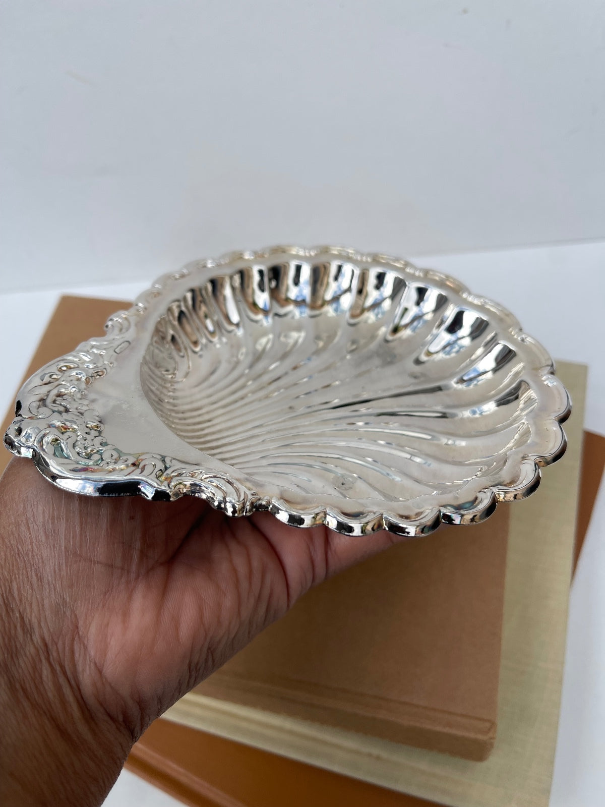 Vintage Leonard footed Silver plated Seashell serving Dish, Scalloped Edge Tray