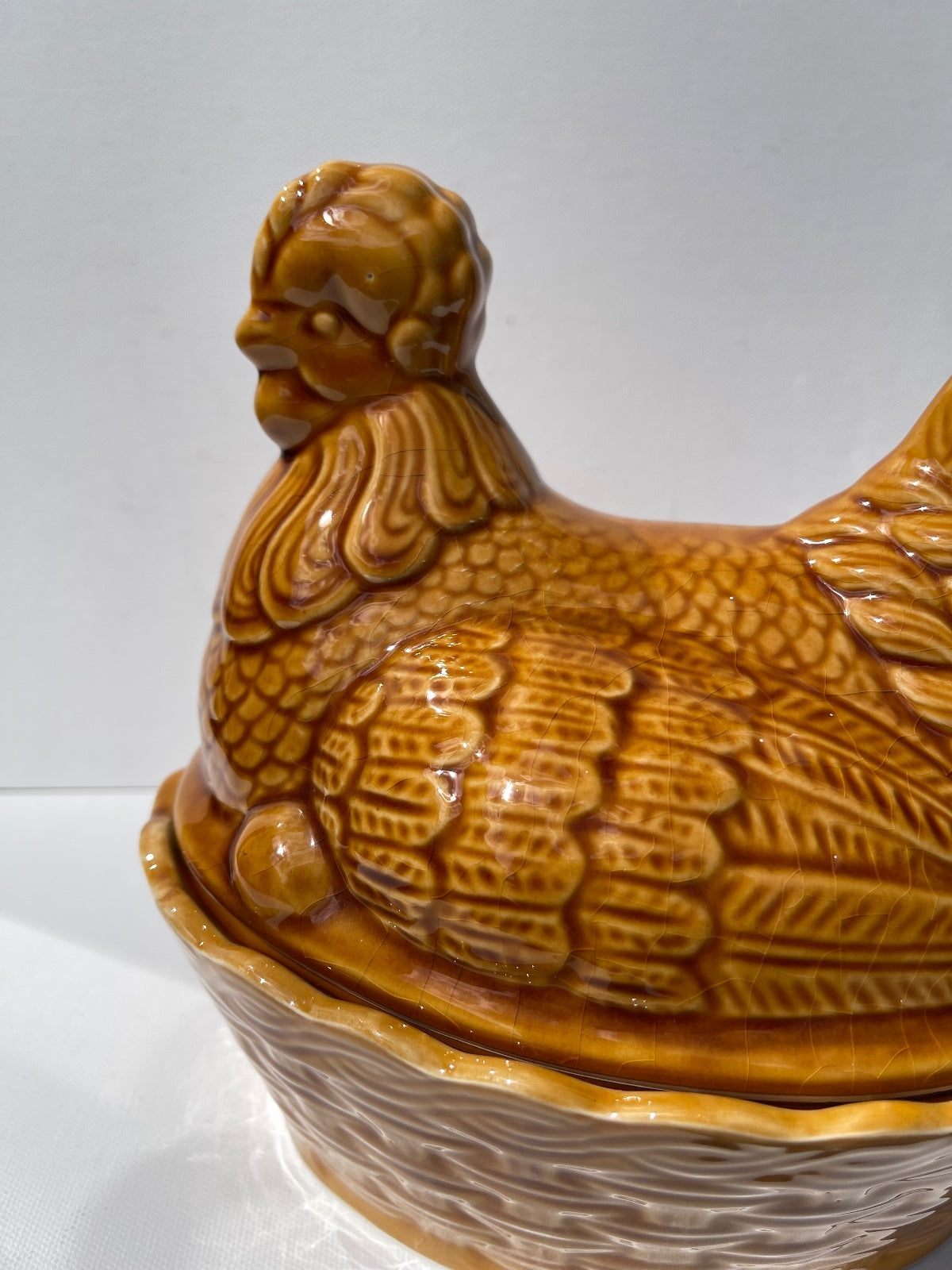 Vintage 1960s honey glaze ceramic hen on nest with lidded egg holder design, rustic farmhouse kitchen storage, cottagecore chicken pottery, collectible vintage ceramic container and charming country home decor.